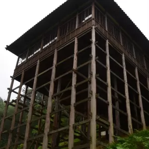 すごい建物 vol.1 掛け作りの神社のサムネイル